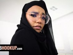 Muslim girl with Hijab Twerks her Round Booty